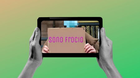 Modificano una foto e attaccano un 15enne con un meme omofobo su WhatsApp article-post