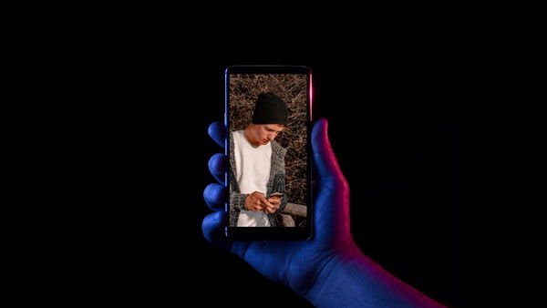 Il revenge porn fa paura anche ai giovani maschi