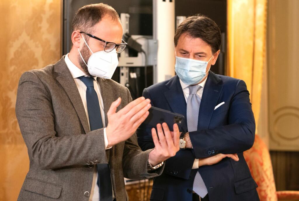 Conte e il social media manager