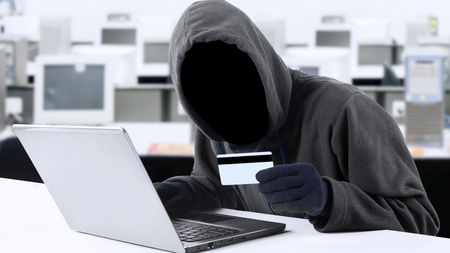 Cosa significa scammer? La truffa, anche sentimentale, corre sui social article-post