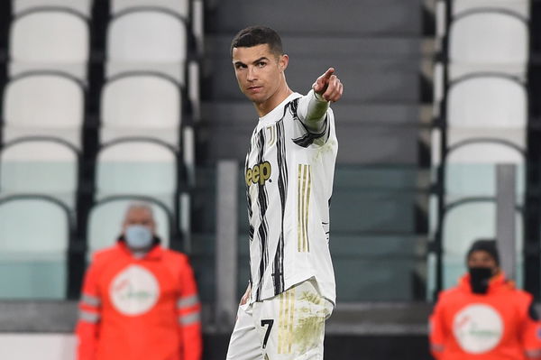 Tutte le volte che la stampa sportiva italiana ha celebrato il sorpasso di Ronaldo a Pelé