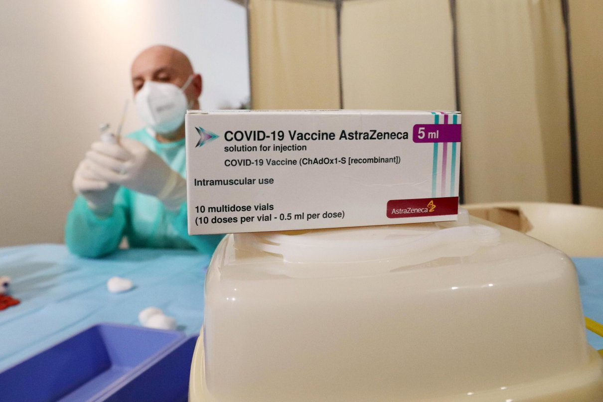 I complottisti no vax e la ‘traduzione’ di Astra Ze Neca in romeno article-post
