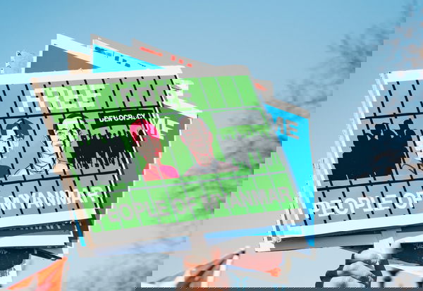 Perché il Myanmar rischia di rimanere senza connessione a Internet