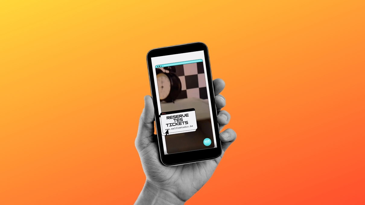 C’è chi spende 15 euro l’ora per farsi selfie in uno studio con location ad hoc article-post