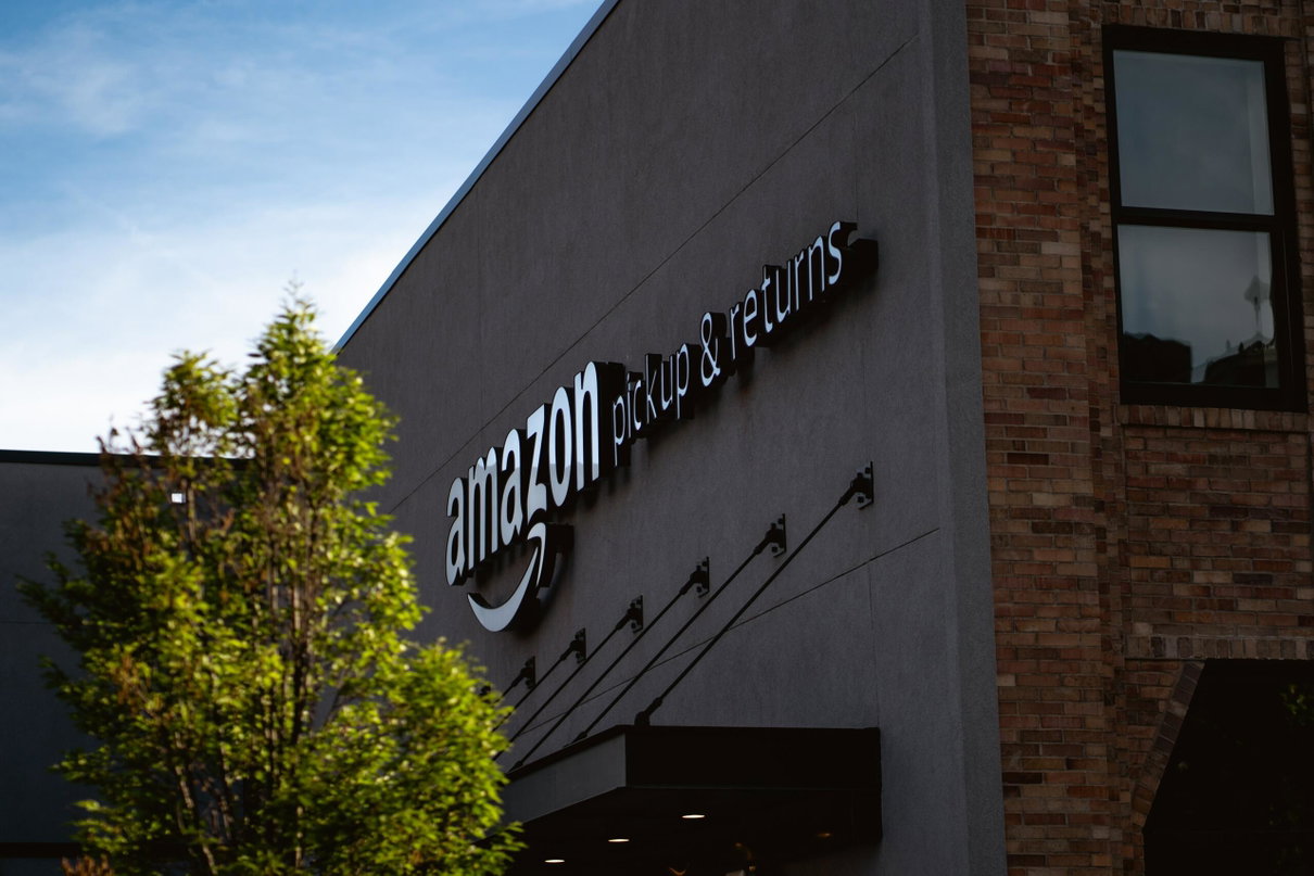 La svolta di Amazon sui danni causati da venditori di terze parti: rimborserà fino a 1000 dollari article-post
