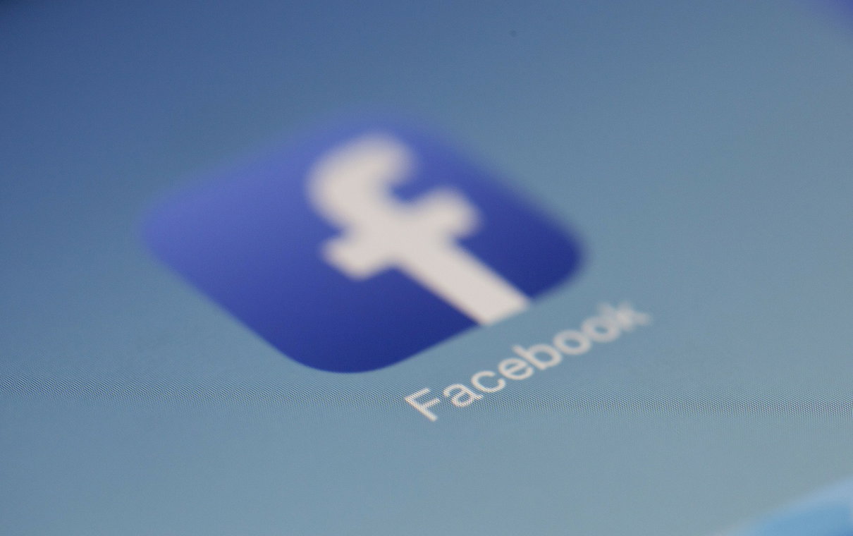 Facebook accusato di pregiudizi razziali nel sistema delle assunzioni article-post