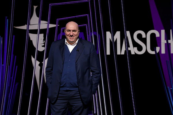 Cosa è successo allo smartphone impazzito di Guido Crosetto (e al suo account Twitter)