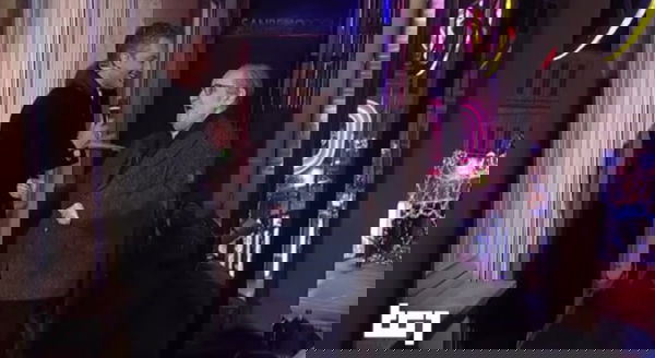 Ma siete sicuri che quello di Mollica a Sanremo fosse un ologramma?