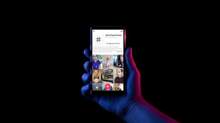 No, la #plankingchallenge su TikTok non incita a sdraiarsi per strada No, la #plankingchallenge su TikTok non incita a sdraiarsi per strada