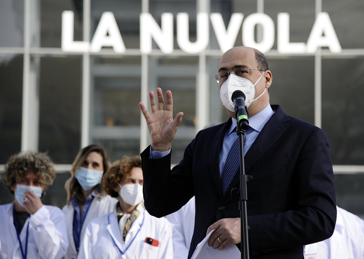 Zingaretti si dimette prima via Facebook che formalmente article-post