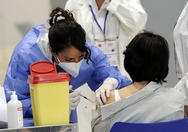 Hanno parlato di app e Green pass, ma solo Lazio e Campania rilasciano certificati di avvenuta vaccinazione