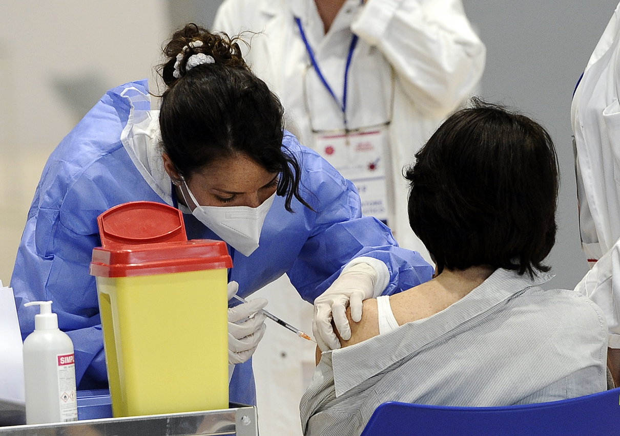 Hanno parlato di app e Green pass, ma solo Lazio e Campania rilasciano certificati di avvenuta vaccinazione article-post