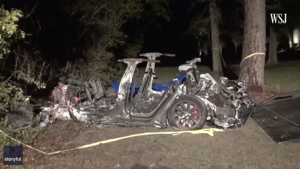 La storia della Tesla che si schianta e l’apparenza che (a volte) inganna