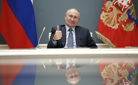 La paradossale decisione di Putin: «10 giorni di ferie pagati per frenare i contagi» article-post