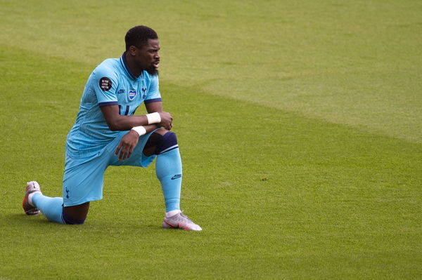 La Premier League boicotterà i social network: quattro giorni off per protestare contro il razzismo online