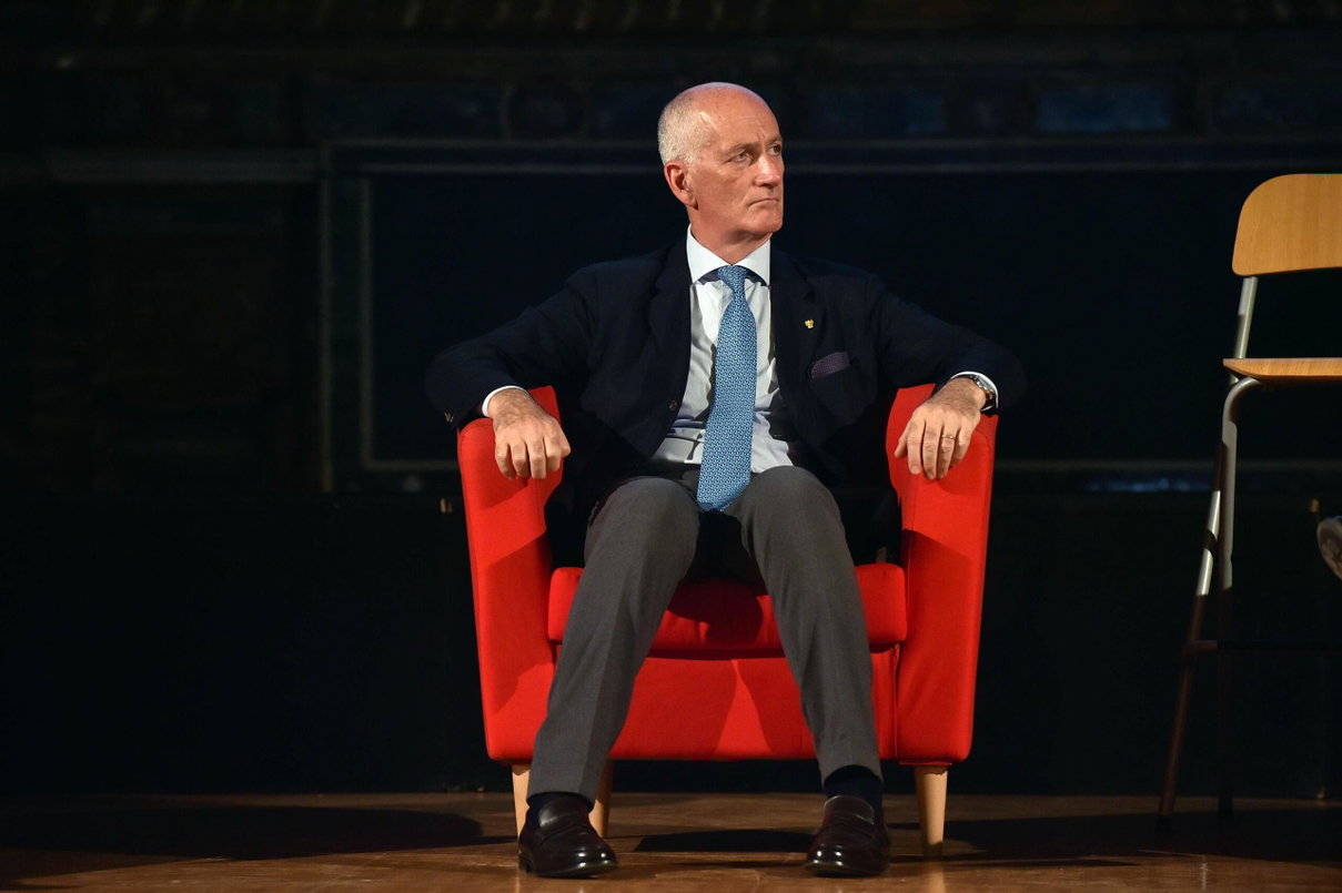 La carta di Gabrielli per strappare la cyber security all’intelligence italiana article-post