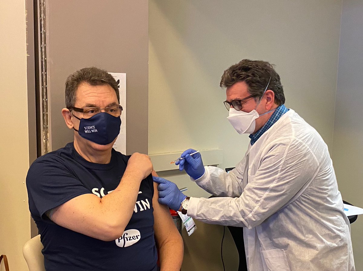 Non è vero che il CEO di Pfizer non si voleva vaccinare e che non si è vaccinato article-post