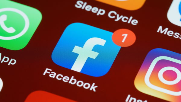 Facebook ha deciso di affrontare il tema del diritto di satira