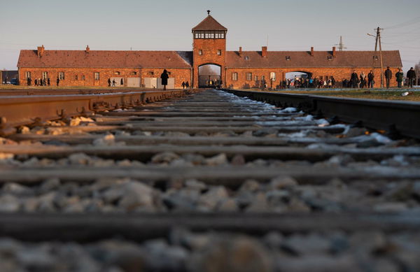 Non è vero che gli ucraini hanno vandalizzato Auschwitz