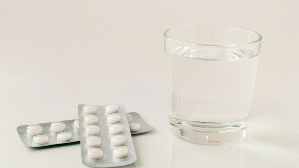 Continua a impazzare la divisione ideologica sulla bufala della «Tachipirina e vigile attesa»