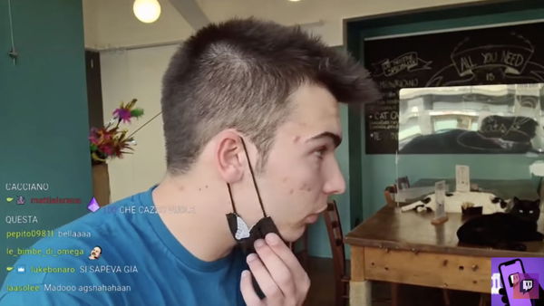 C’è chi, per una diretta Twitch, disturba bar, negozi e ristoranti