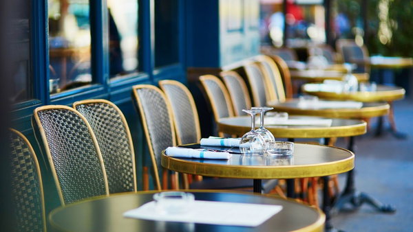 Gli italiani hanno ricominciato a vivere fuori casa, lo dicono anche i dati sullo streaming video