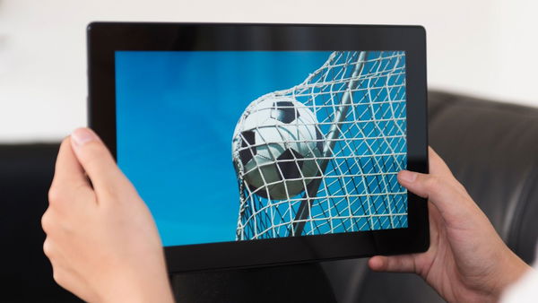 Serie A, Dazn dovrà agire per tutelare non solo gli abbonati ma anche gli utenti del web