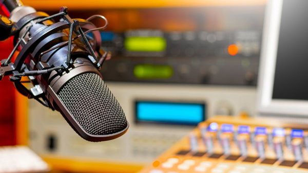 Il mondo della radio rischia di tornare indietro di 21 anni a causa del decreto Sostegni bis