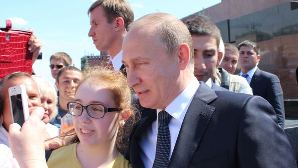 In che modo Putin sta facendo pressione sui social in vista delle elezioni in Russia