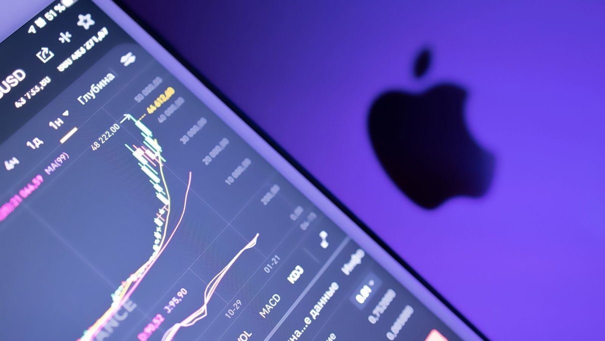 Tim Cook ha chiamato Nancy Pelosi per fare pressioni sulla nuova legge antitrust article-post