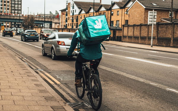 Deliveroo sta pensando di chiudere il suo servizio in Spagna