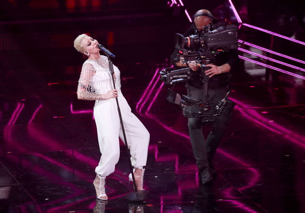 Quelli che in DM riversano odio su Malika (Ayane) scambiandola per l’altra Malika