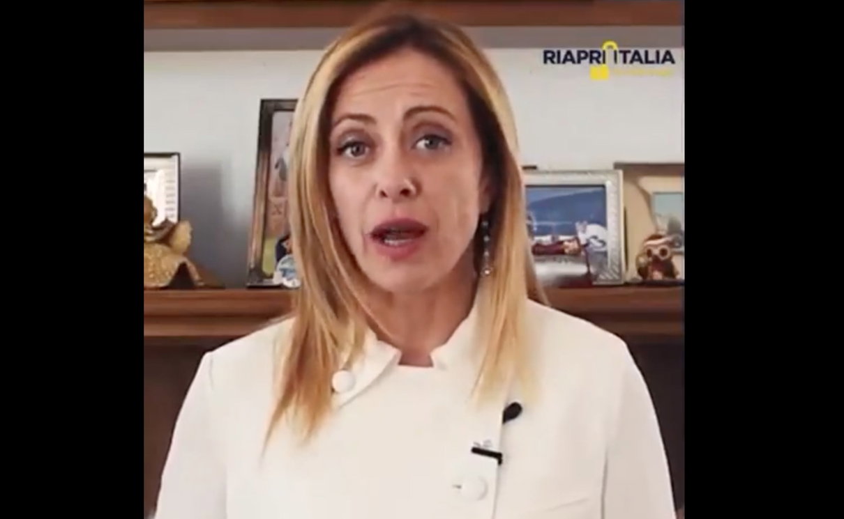 Davvero Giorgia Meloni «era favorevole al green pass» ad aprile, mentre adesso non lo è? article-post