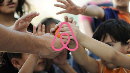 Airbnb ha annunciato che fornirà alloggi a 20 mila rifugiati afghani article-post