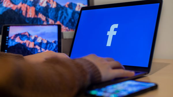 La promessa di Facebook: “Cancelleremo tutti i contenuti di propaganda talebana”