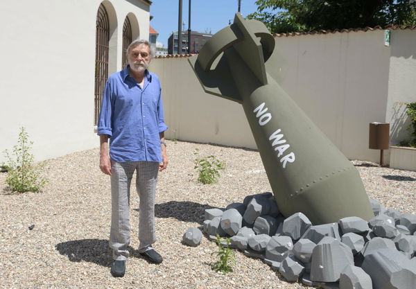 Sarebbe ora di smettere di condividere la catena su Gino Strada e la chiave inglese