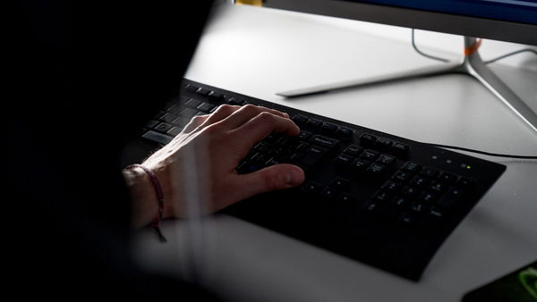 Il dipendente della Regione Lazio hackerato ha ipotizzato come sia potuto succedere