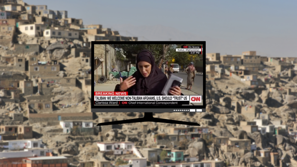 La giornalista della CNN Clarissa Ward indossa l’hijab in collegamento da Kabul