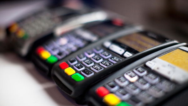 Il piano cashless cambia prospettiva: ora il bonus arriva all’esercente