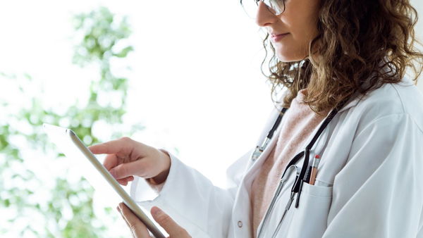 Nemmeno il Linkedin per medici è immune alla disinformazione sui vaccini