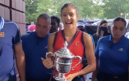 La storia di Instagram che ha scambiato Emma Raducanu (campionessa agli US Open) per un bot article-post