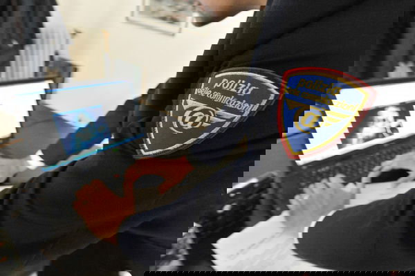 Diffondevano materiale pedopornografico via chat: 3 persone arrestate, 12 denunciate