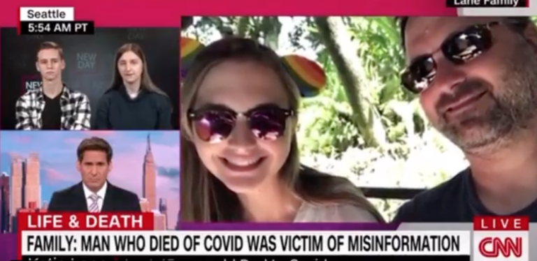 «Mio padre non si è vaccinato ed è morto anche per la disinformazione di un commentatore di FoxNews» «Mio padre non si è vaccinato ed è morto anche per la disinformazione di un commentatore di FoxNews»