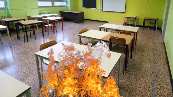 La vera storia dei banchi “di Arcuri” ritirati perché “infiammabili”