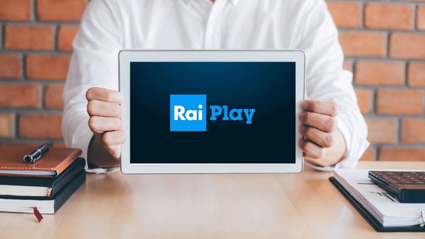 La storia del canone Rai esteso anche a chi guarda la “tv” da smartphone, tablet e pc