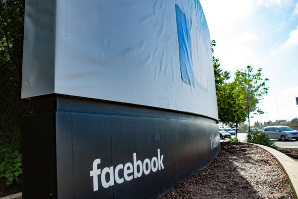 E ora Facebook se la prende con i giornalisti che parlano del social in maniera indipendente