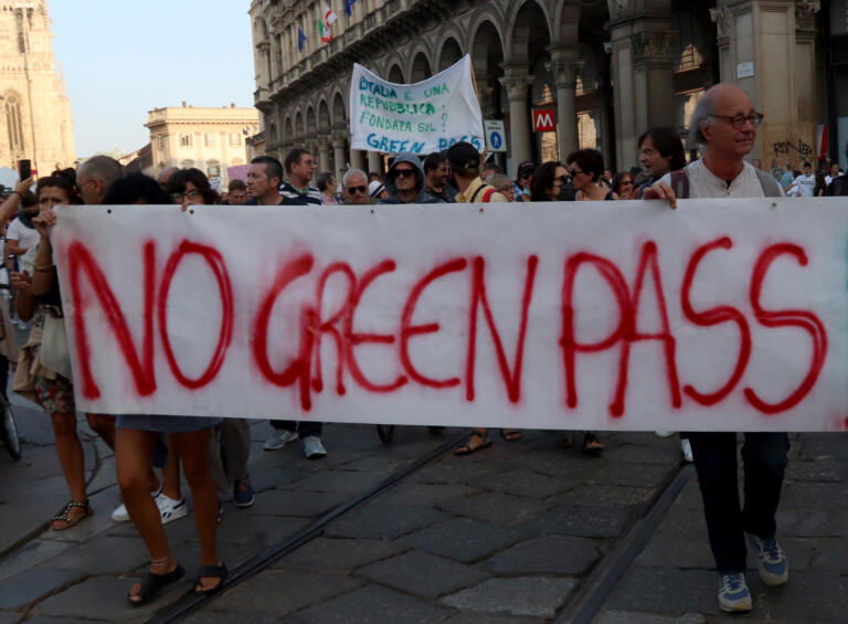 I no pass italiani come i gilet gialli francesi. "Ora serve un partito e un leader". Nuovo lock down in Austria I no pass italiani come i gilet gialli francesi. "Ora serve un partito e un leader". Nuovo lock down in Austria