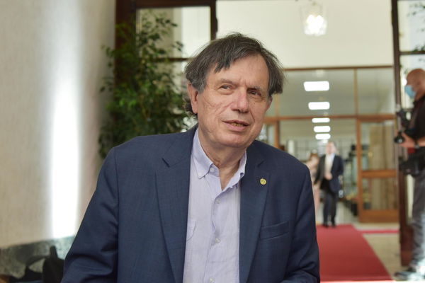 La richiesta di Propaganda a Twitter per la ‘spunta blu’ al premio Nobel Parisi