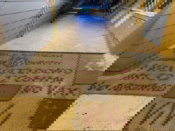 I no vax hanno preso di mira anche la sede di Teleromagna