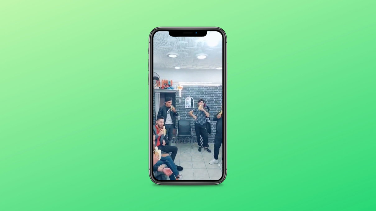 La Turchia ha espulso alcuni rifugiati siriani perché, su TikTok, hanno «mangiato banane in modo provocatorio» article-post